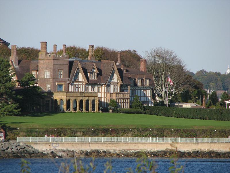2008-10-12_Tiverton_Newport_Mansions 027.jpg